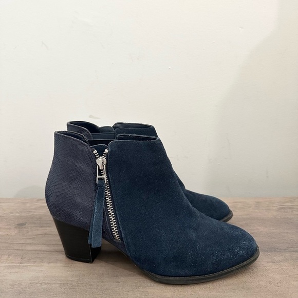 Vionic Anne Ankle Boots Blue Suede Leather Comfort Snake Print Sz 7 - Picture 1 of 6